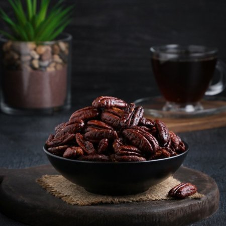 جوز بيكان محلى بالعسل