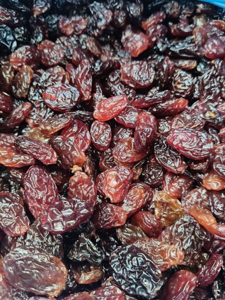 زبيب احمر حبة كبيرة