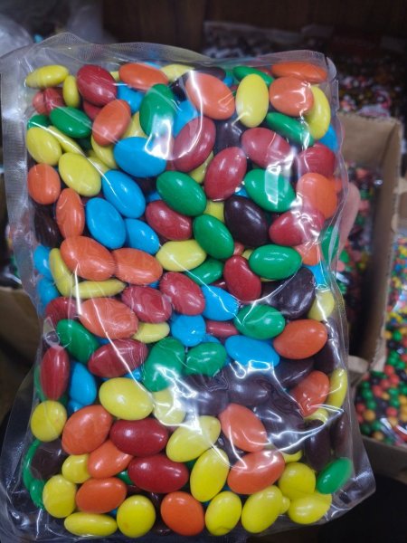 سمارتز ملون محشو بالشوكولاته