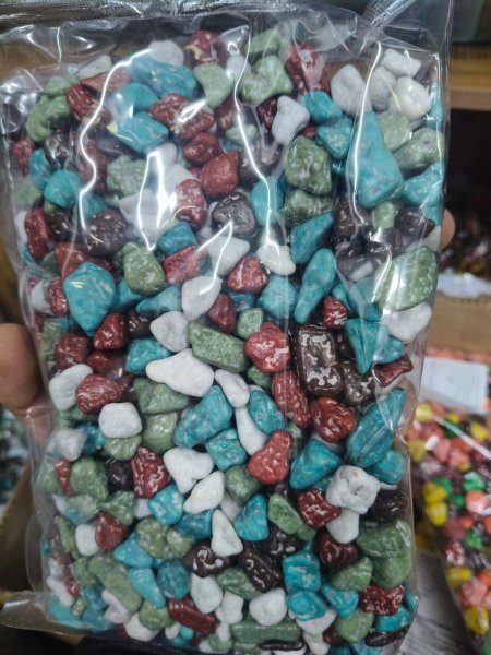حجارة الشوكلاته ملونه